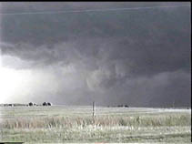 0531wallcloud.JPG (8380 bytes)